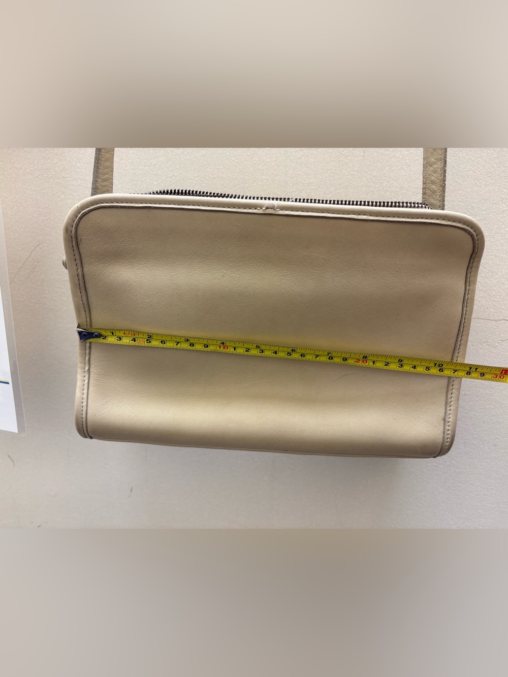 Vintage Coach Sutton Bag #9814 
Cream Leather Crossbody-see pics for stains - Picture 3 of 16